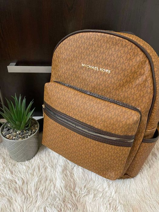 Стилна дамска раница Michael Kors - Нова.