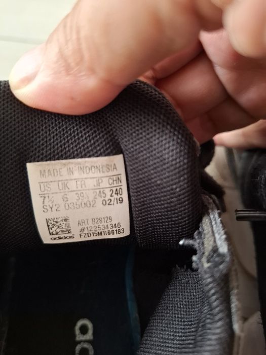 Adidasi adidas piele naturala marimea 39