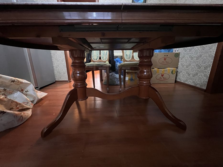 Стол и  8 стульев