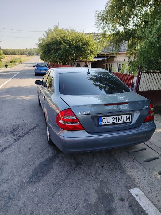 Vând Mercedes e200
