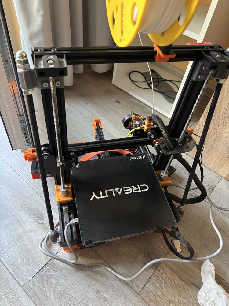Модифициран Ender 3 принтер на части