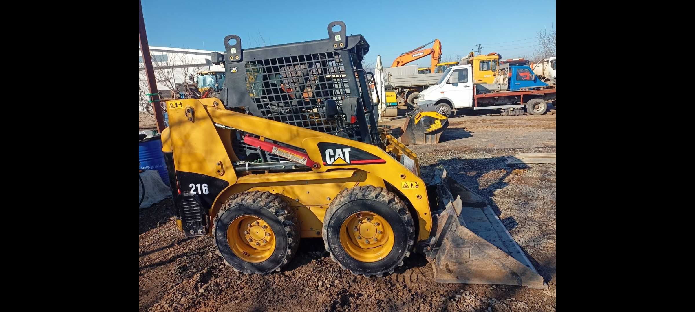 Челен товарач Cat 216