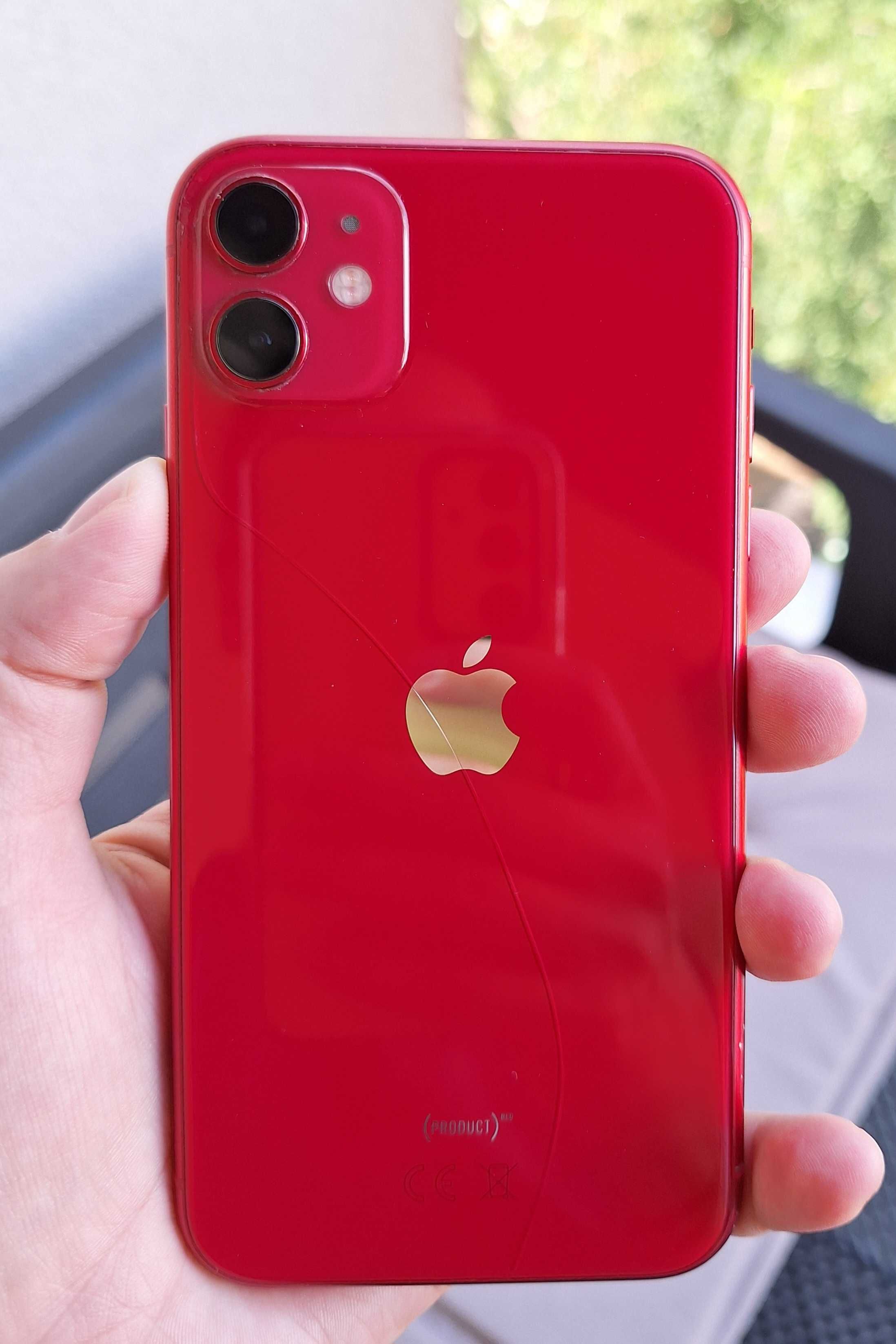 iPhone 11 64GB + зарядно, слушалки и кабел за кола