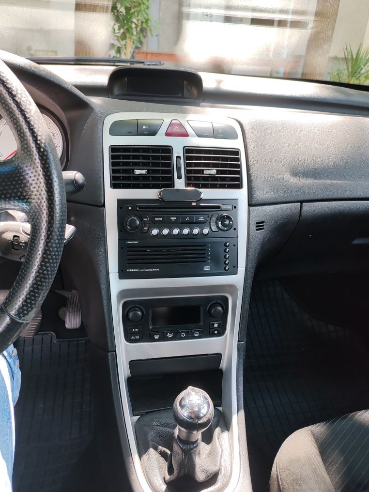 Продавам Пежо 307 SE