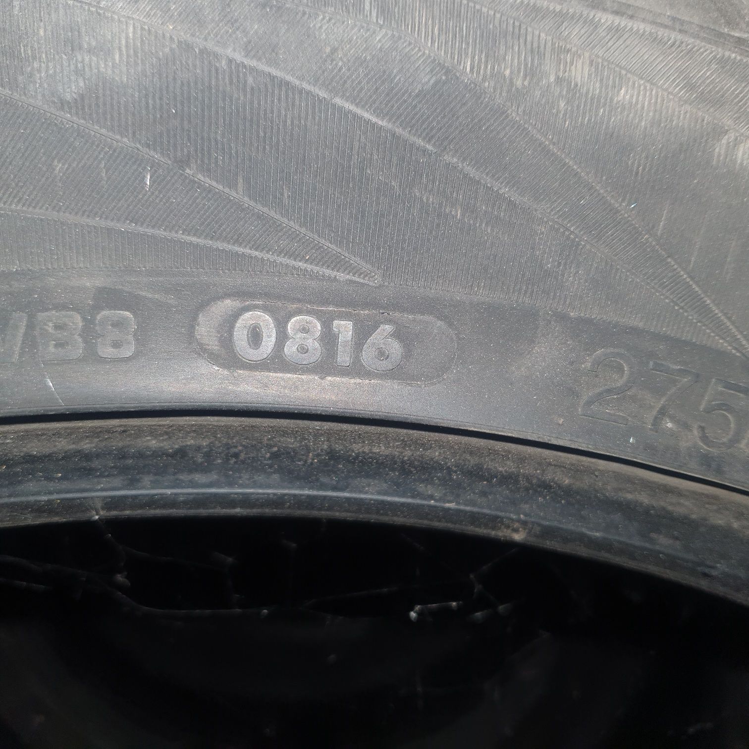 275/40R20 Vredestein