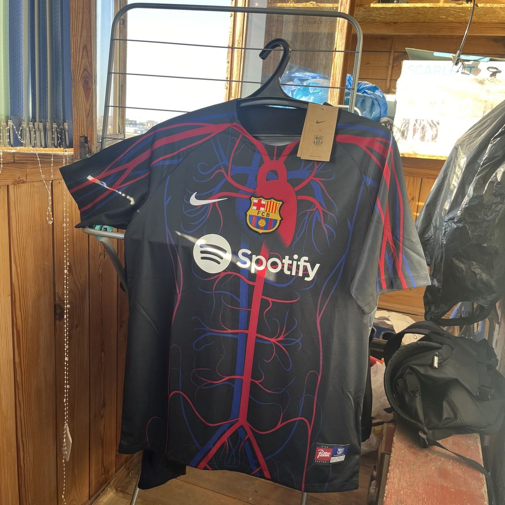 Лимитированная футболка Nike x Barcelona