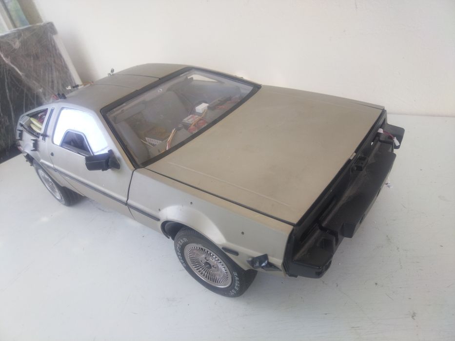 DELOREAN DMS 12 мащаб 1/8 Premium Автентична! 
Premium 1982г.
Автентич