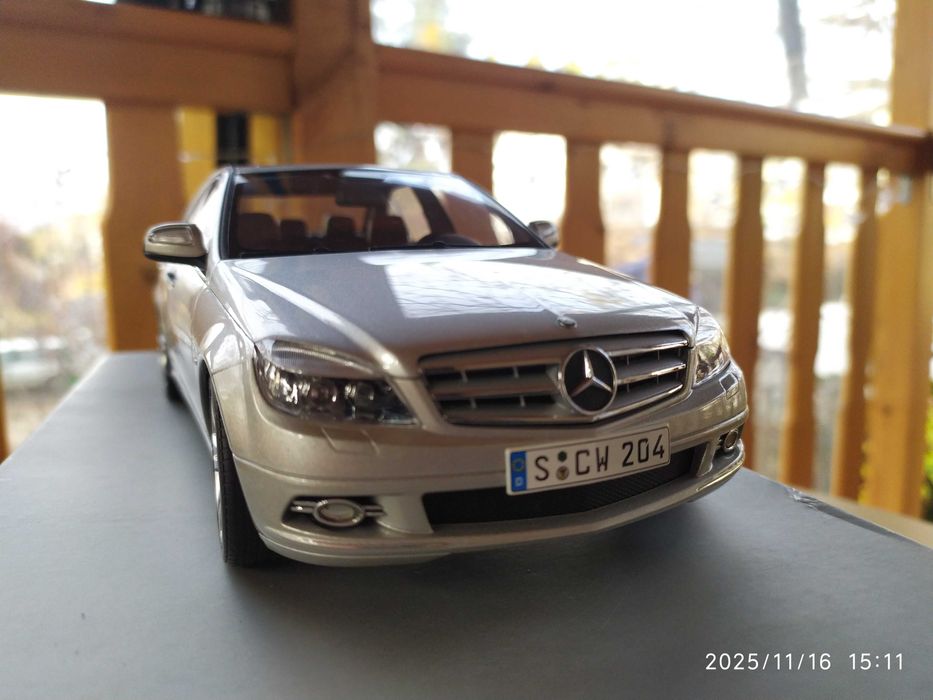 1:18 Autoart - Mercedes C-Class W204 Avantgarde