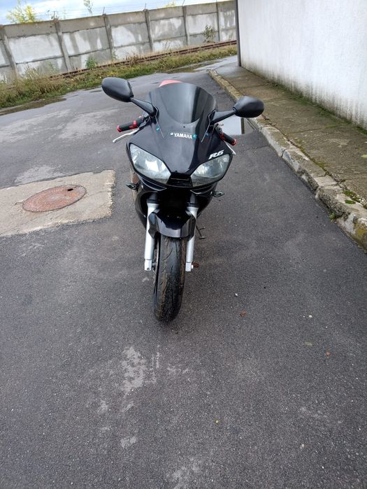 Yamaha r6 2003 .