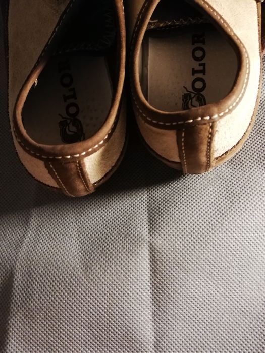 Tenesi aproape noi marimea 38