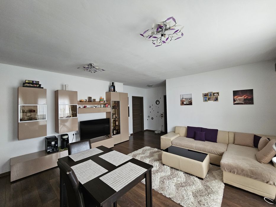 Vând apartament 3 camere, zona Doamna Stanca