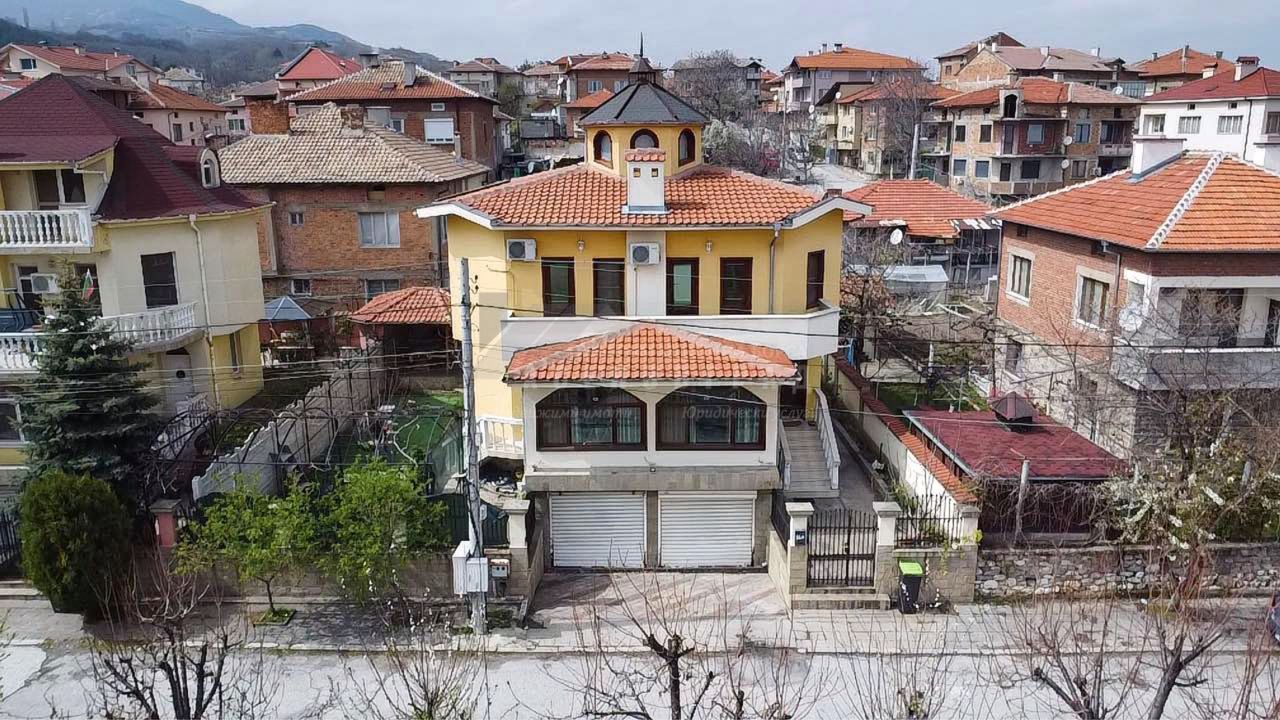 Продава се Къща в Асеновград - 200 кв.м за 1175 €/кв.м - Снимка #1