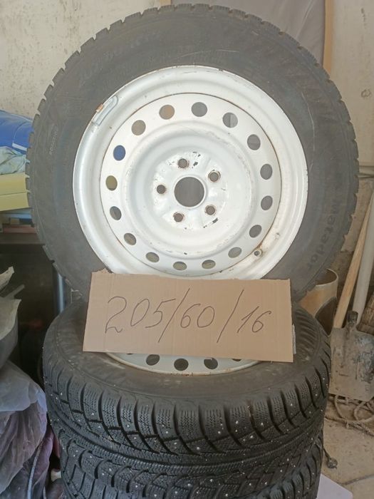 Продам шипованные колеса каждое колесо по 10к