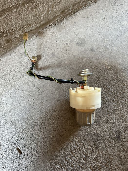 Продам на ауди 100 2,3 бензонасос оригинальный