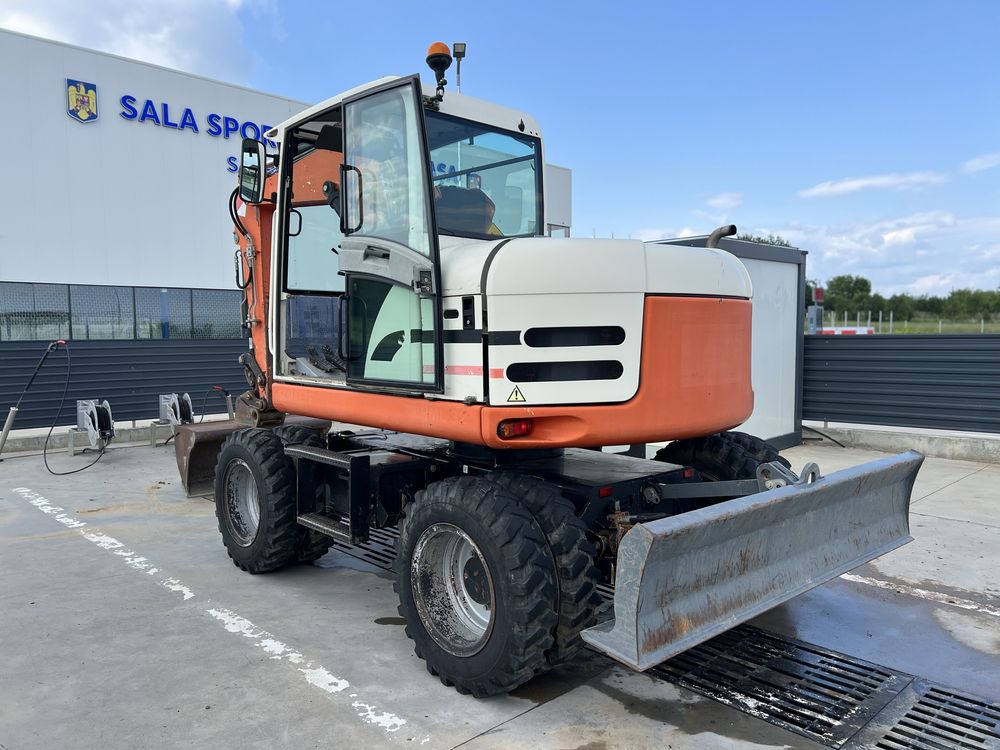 Vand excavator 8,5t pe roți