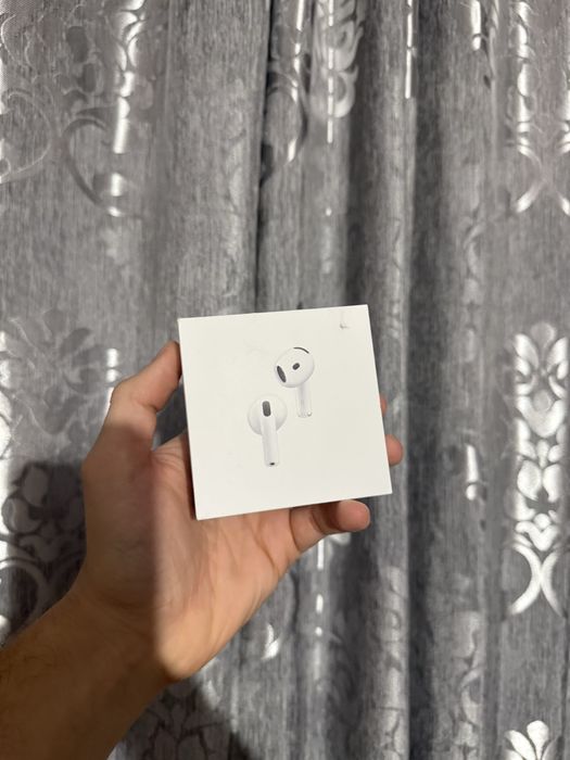 AirPods 4 cu Noise Cancelling