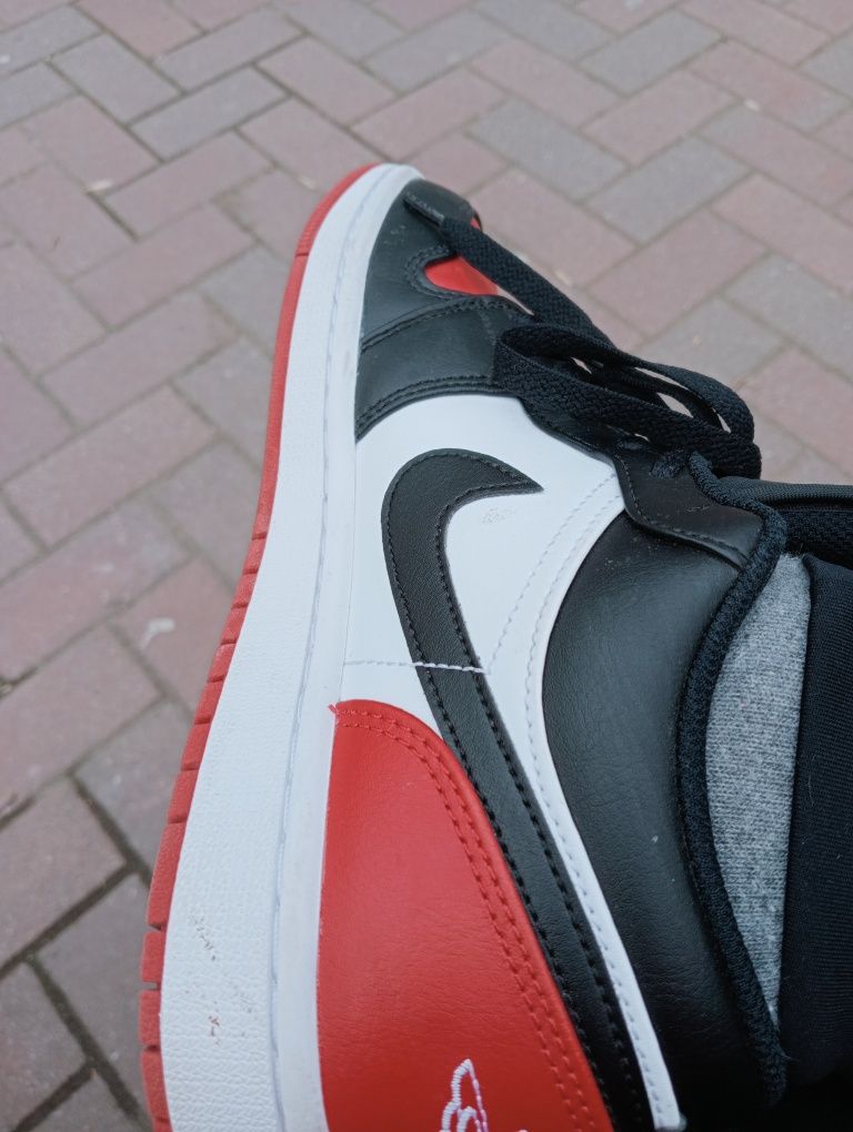 Vând urgent, va rog! Nike Air Jordan low roșu/ alb/ negru 41 marime