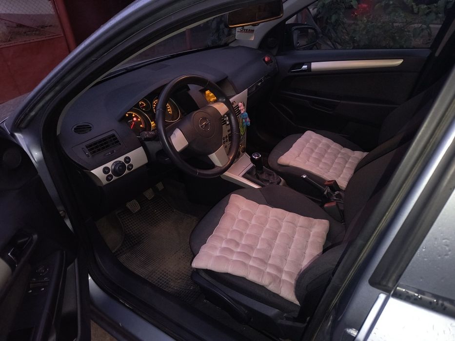 Vând Opel Astra h Motor defect 1,3 cdti
