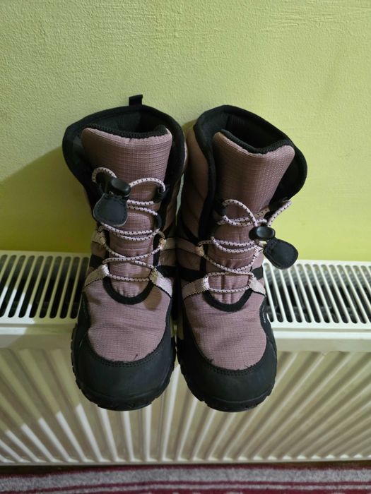 Vand cizme Geox pt fetițe!