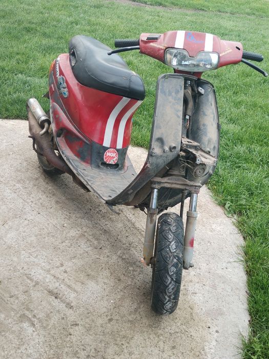 Vând sau schimb scuter piaggio zip motor 70cc dețin acte