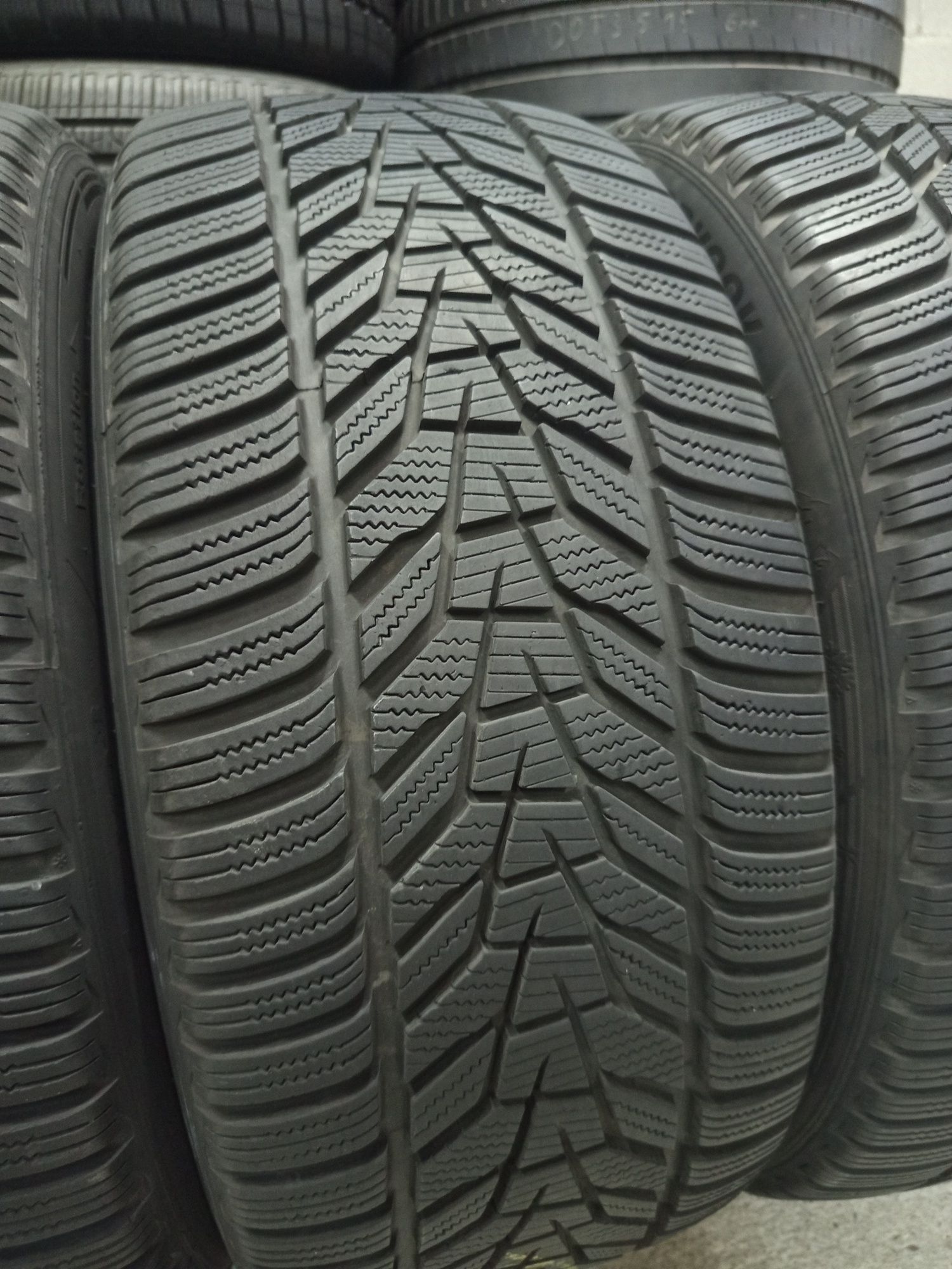 Hankook 245/45/18-4бр 8.0мм дот 2623