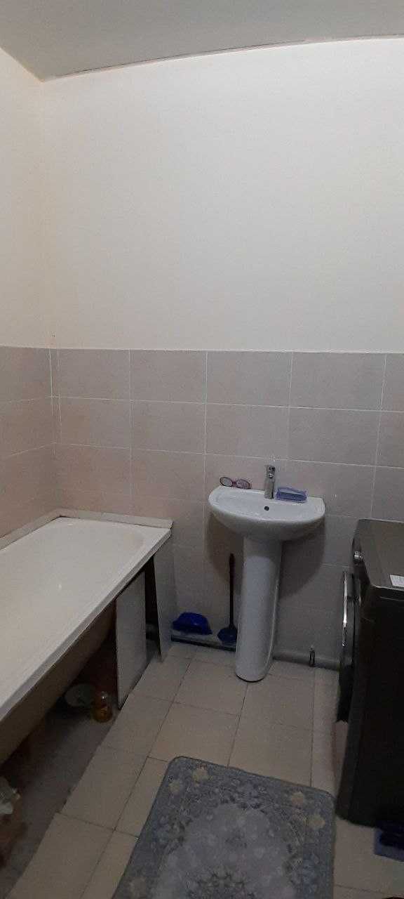 Sergili 10 xudud 3 xona 5 qavat 8 qavatlik uy 75 kv  UY Tezda sotiladi