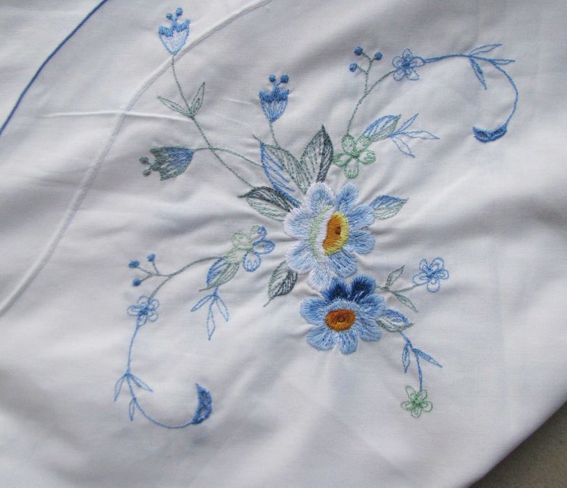 Покривка за маса кръгла бродирана Ленена, отлични