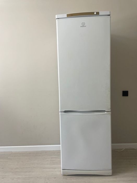 Холодильк в отличном состоянии! Рабочий !