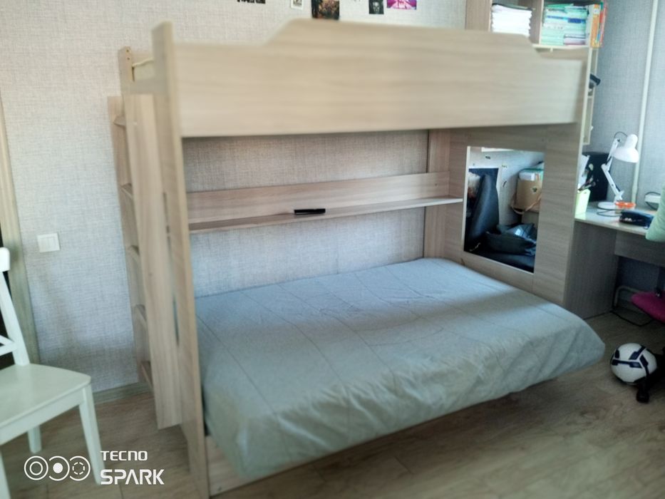 Продам двухъярусную диван кровать.