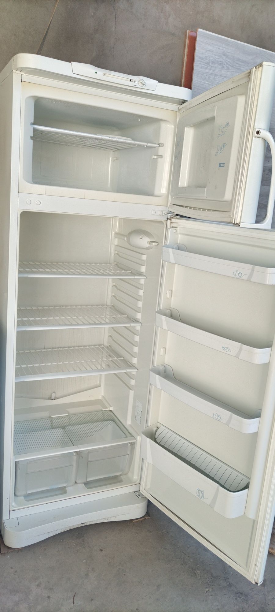 Muzlatgich indesit