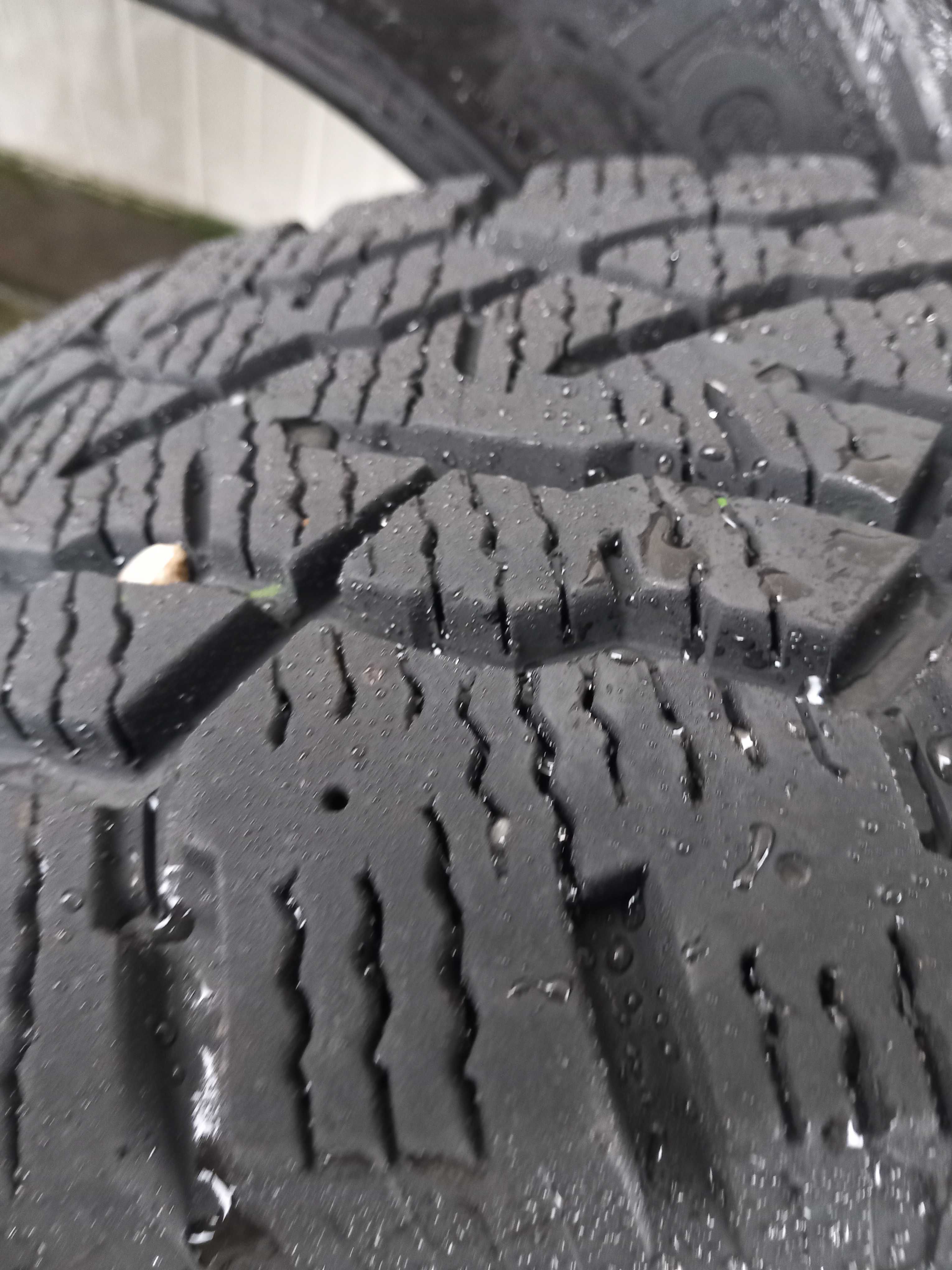 215/70 R15 C Kumho