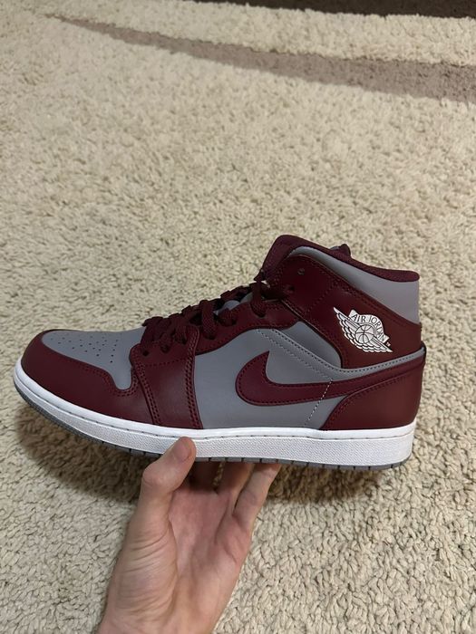 Vand adidasi Air Jordan 1 Mid