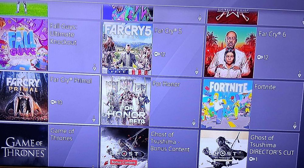 Продавам PS4 500GB + акаунт с 81 игри 400 лв.