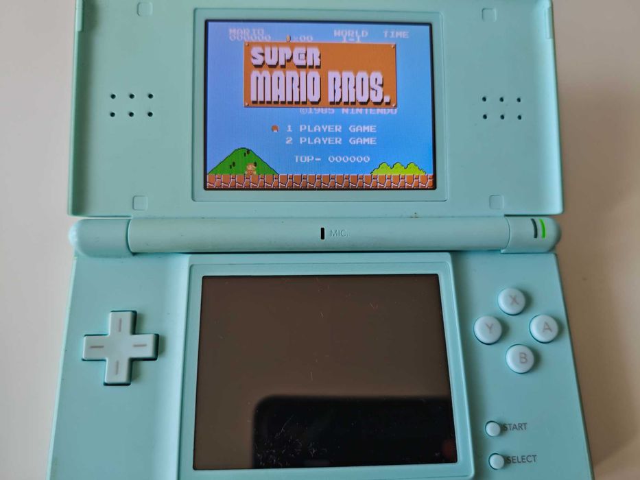 Nintendo DS Lite - качени много игри