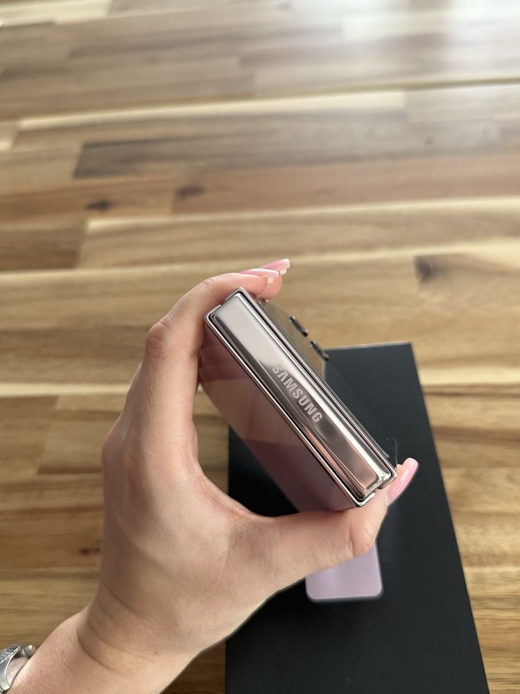 Samsung Galaxy Zflip5 Lavender