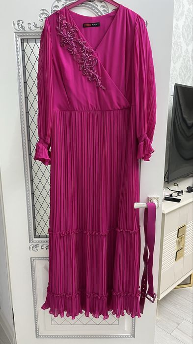 Платье 50-52 размера,в отличнгм сост,одевалась один раз на кыз узату