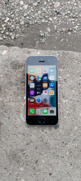 iPhone SE (2017) 32GB Silver сребрист цвят 86% батерия отключен