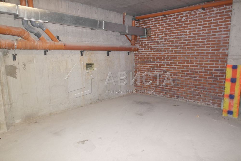 Дава се под наем Гараж / Паркомясто в София, Банишора - 16 кв.м за 91.8 € - Снимка #2