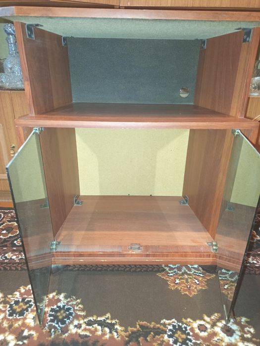 Продам тумбу под телевизор