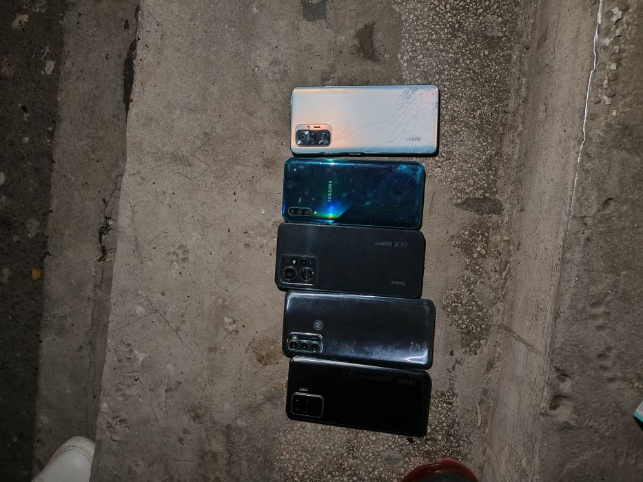 Vând telefoane pentru piese
