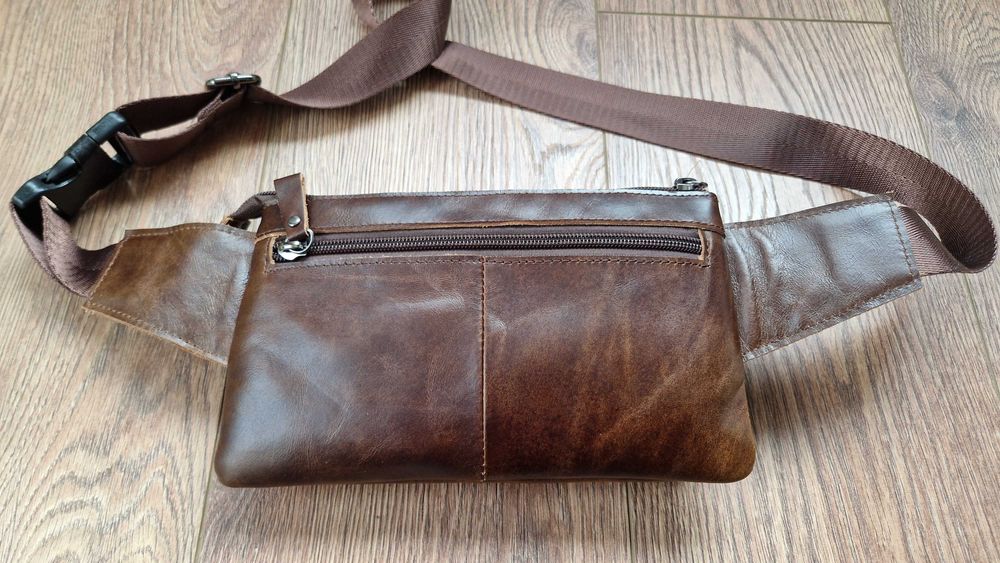 Мъжка чанта през рамо от естествена кожа. Бъбрек