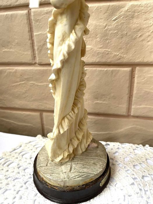 Красива порцеланова дама от Англия