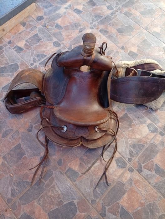 Vând șa călărie western!