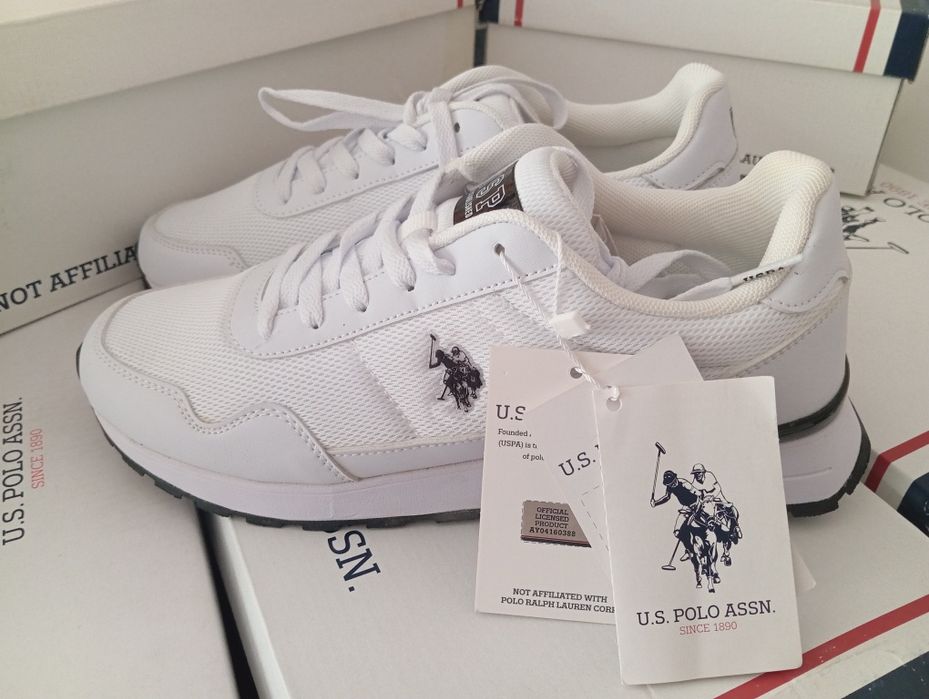 Продается мужское кроссовки