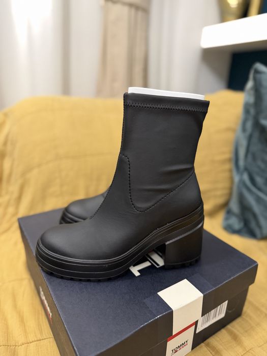 Tommy Jeans botine dama cu toc din piele neagra marimea 37 noi origina