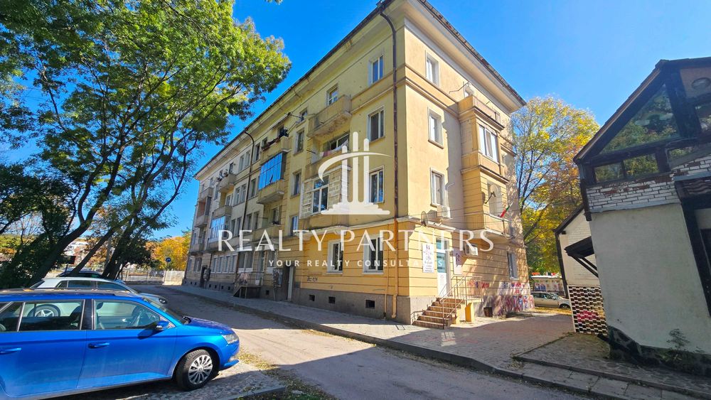Тристаен апартамент в кв. Изток, гр. Перник