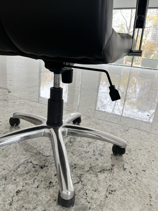 Кожен Офис стол nowy styl