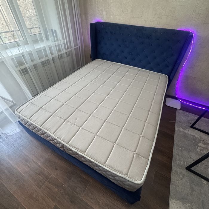 Продам двуспальную кровать