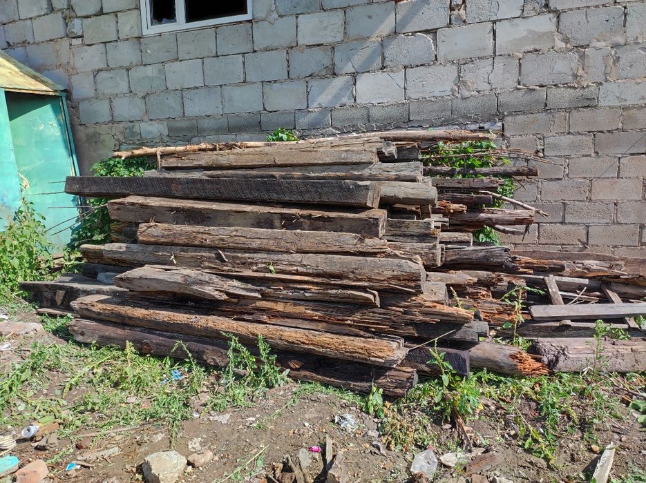 Продаются под дрова - шпалы, балки