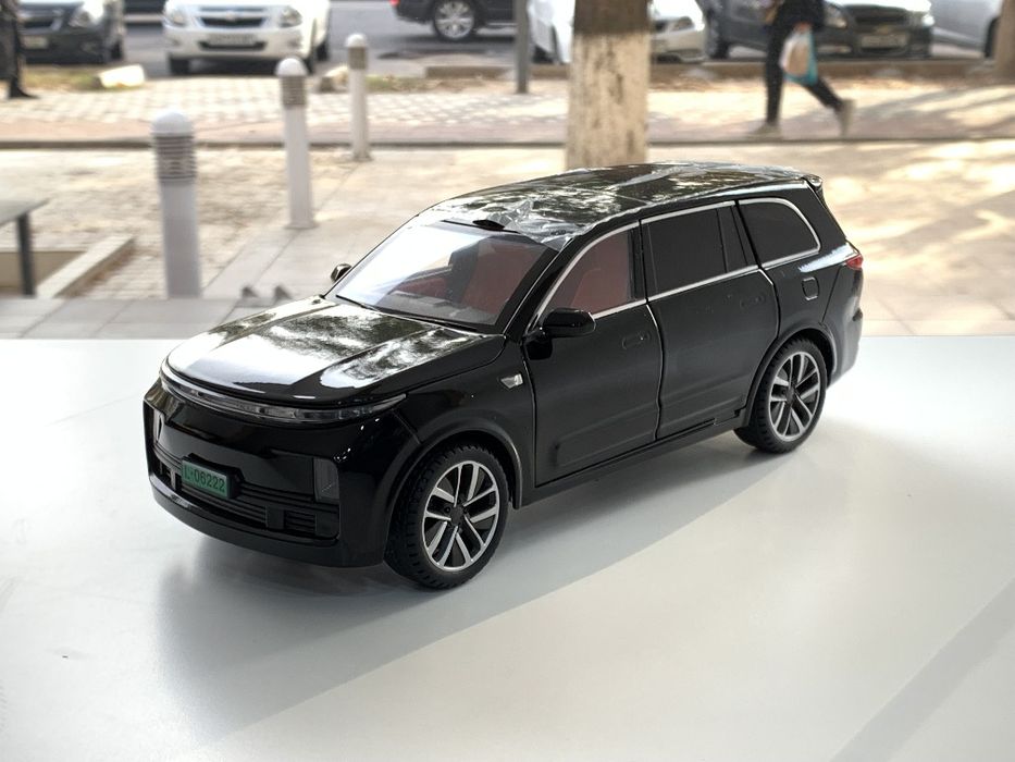 Modelka Lixiang 9 1:24